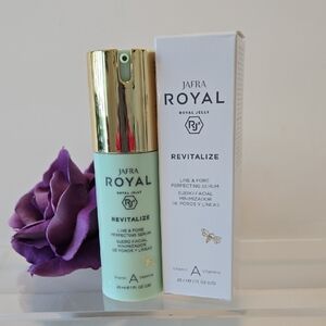 JAFRA Royal Revitalize Line & Pore Perfecting Serum with Vitamin A